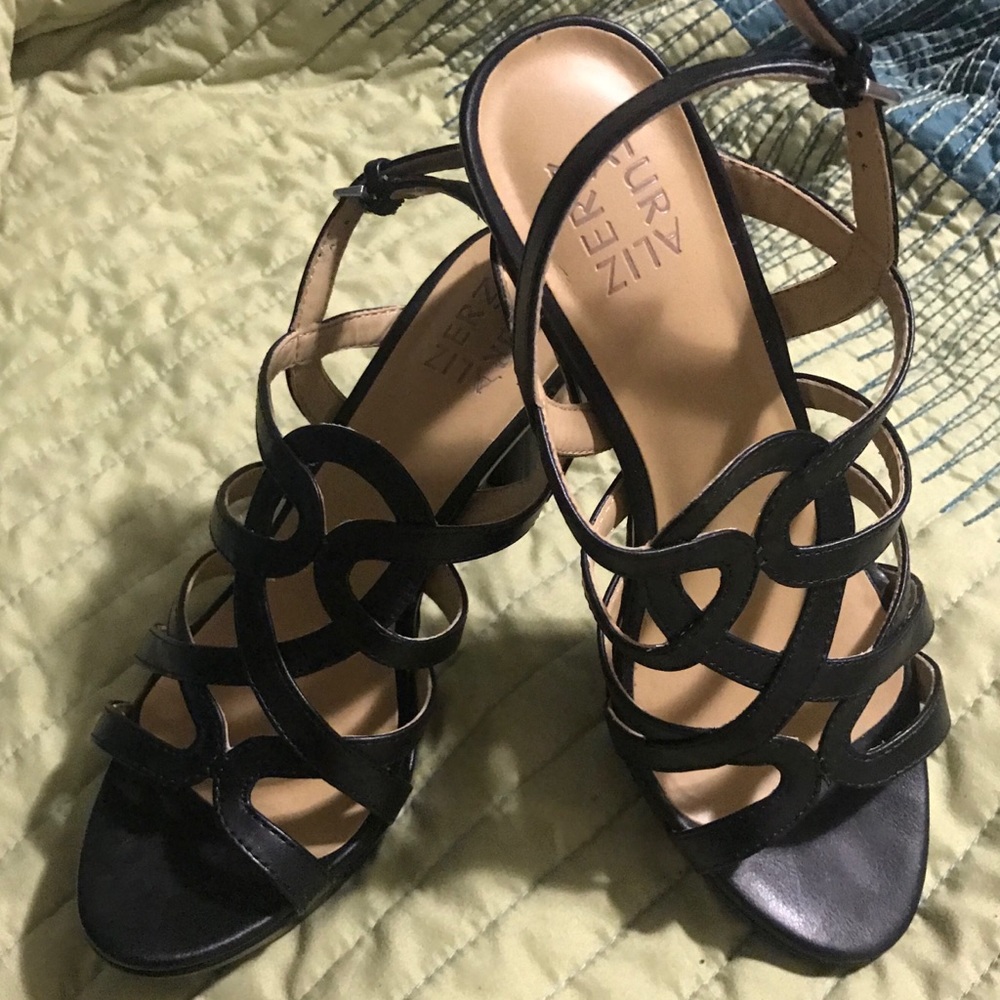 🖤👡 Naturalizer Strap Heels 👡🖤